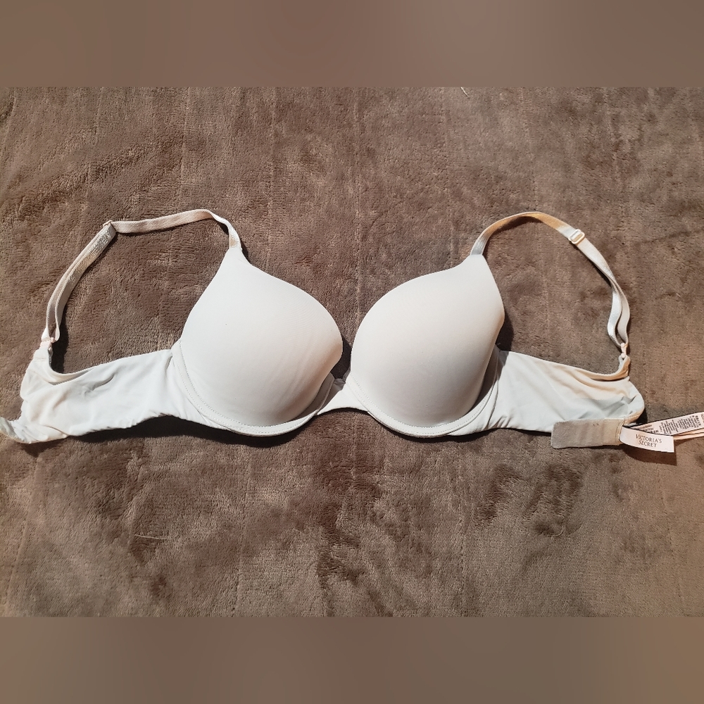 Victorias secret • tan bra • 32C